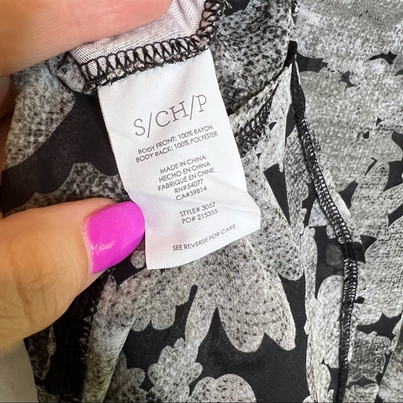 Cabi Gray Print Sleeveless Top - Picture 6 of 6